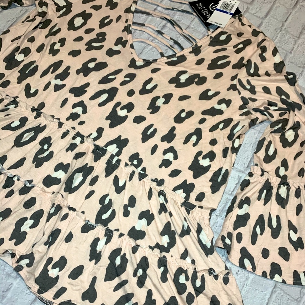 WOMENS TOP - NWT!!!